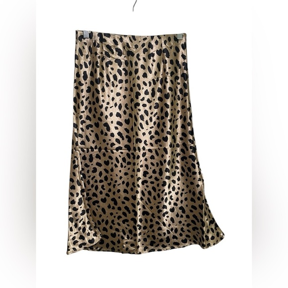 Kourt Satin Leopard Print Midi Skirt NWT Size Small – $118 Retail - Picture 4 of 6